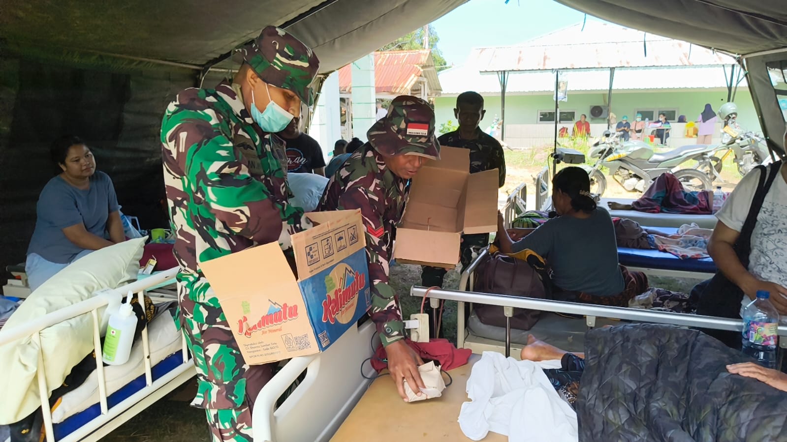 Pascagempa M 7,7 Nagekeo, Kodam IX/Udayana Gerak Cepat Evakuasi Pasien RSUD TC Hillers Maumere